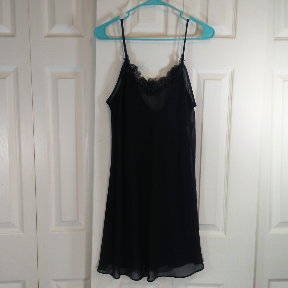 Dentelle Vintage Black Chiffon Night Gown
